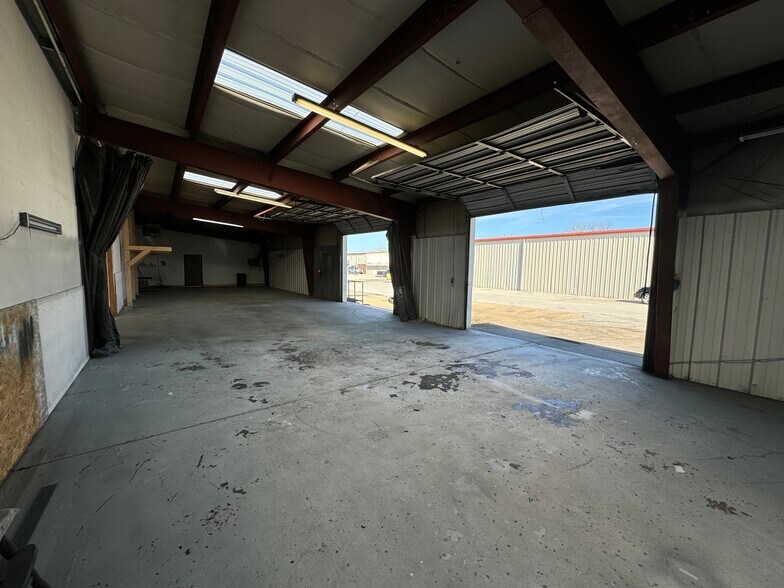 More Photos Of 10826 E Newton Pl, Tulsa Service For Lease