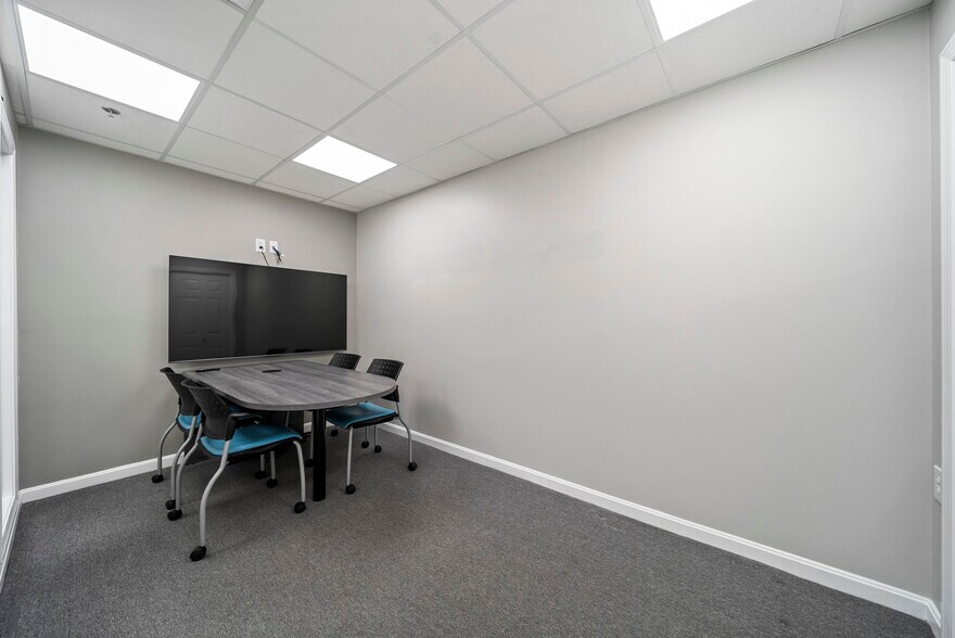 More Photos Of 75 Gilcreast Rd, Londonderry Office For Sale