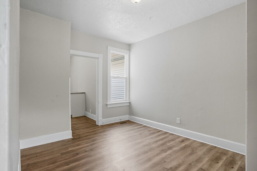 More Photos Of 1604 W 9th St, Davenport Multifamily For Sale