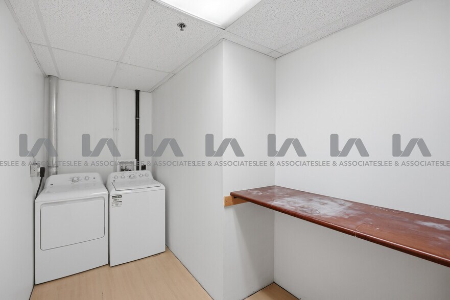 More Photos Of 18788 96th Ave, Surrey Warehouse For Lease