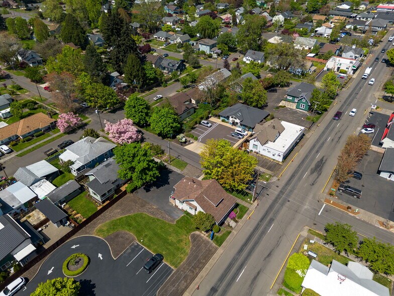 More Photos Of 737 NW Adams St, McMinnville Office For Sale