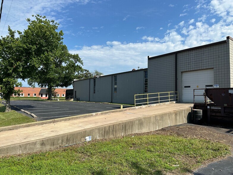 More Photos Of 1717 Fenpark Dr, Fenton Warehouse For Sale