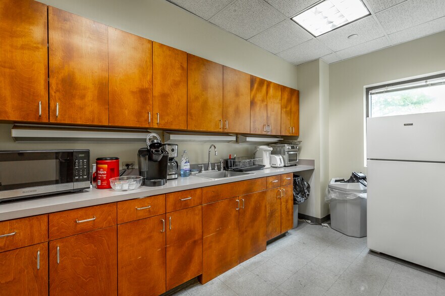 More Photos Of 2800 Riverport Rd, Chattanooga Light Manufacturing For Lease