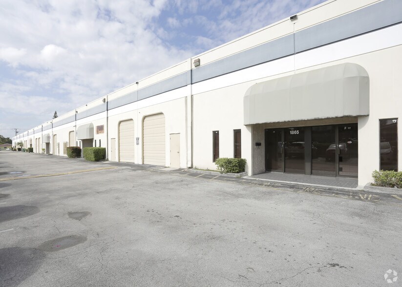 More Photos Of 1803-1897 NE 146th St, Miami Light Distribution For Lease