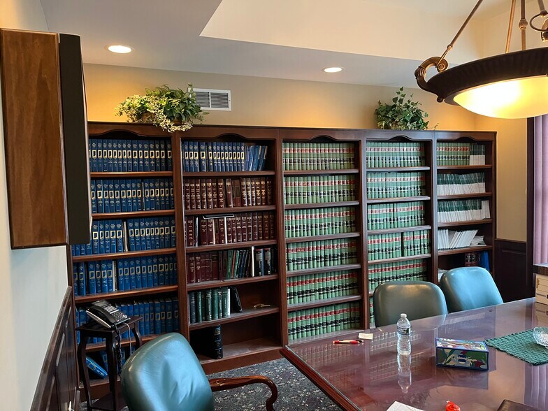 More Photos Of 2601 Chicago St, Valparaiso Loft Creative Space For Sale