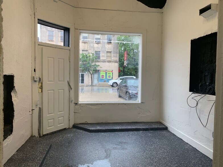 More Photos Of 701 E McMillan St, Cincinnati Auto Repair For Sale