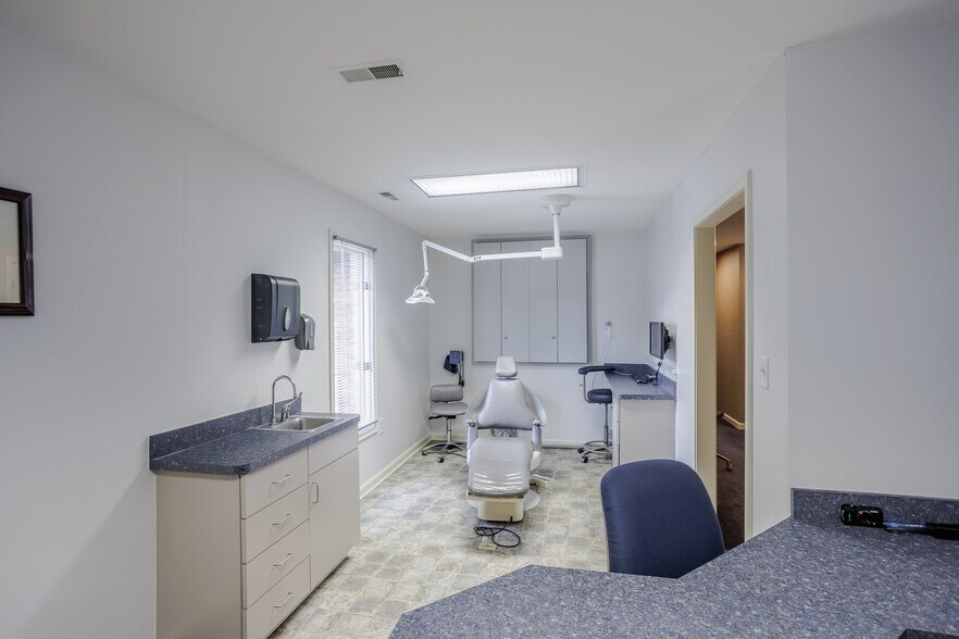 More Photos Of 230-236 Thomas More Pky, Crestview Hills Medical For Lease