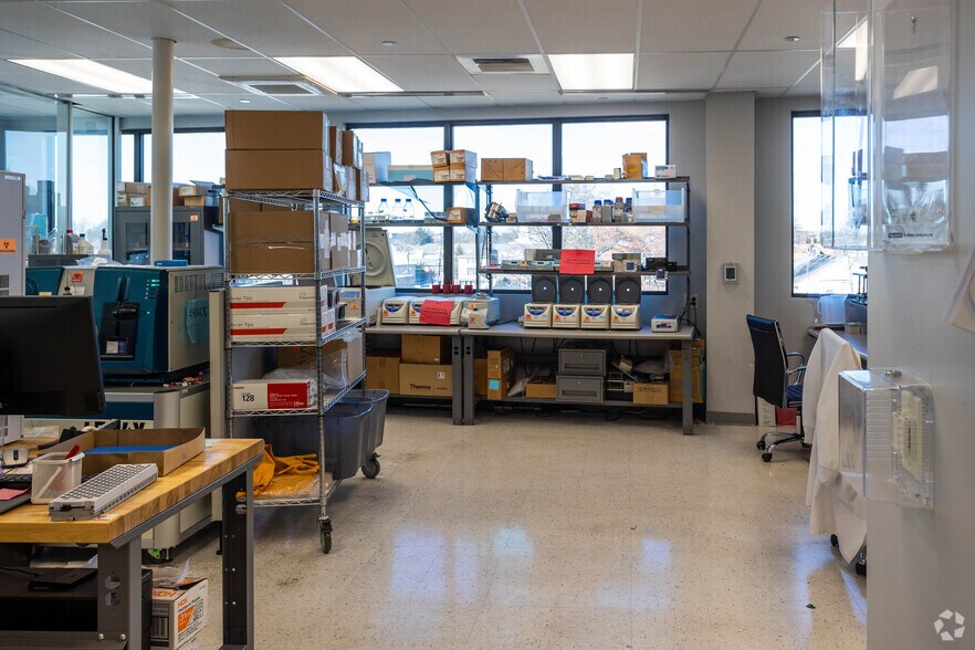 More Photos Of 35 E Blancke St, Linden Medical For Lease