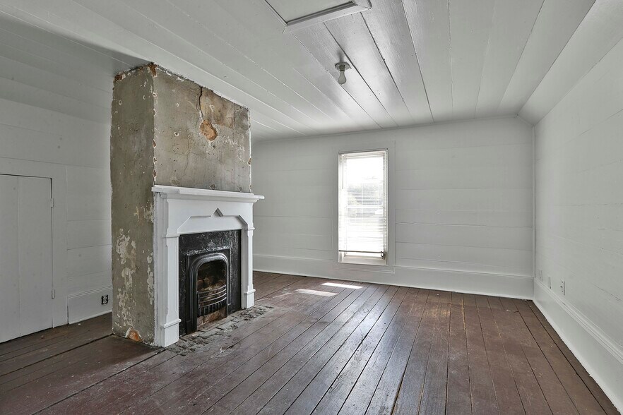 More Photos Of 8 Savannah St, Newnan Office For Lease