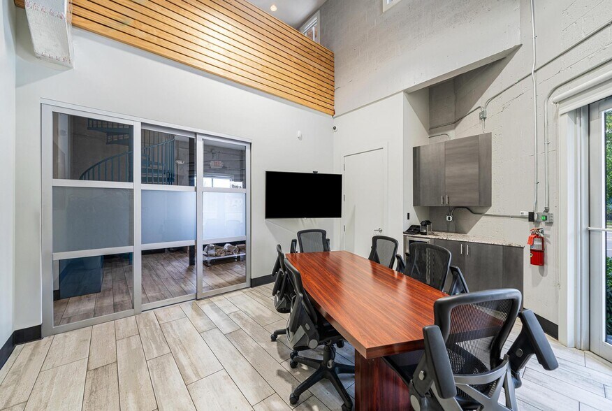 More Photos Of 3305 SW 37th Ave, Miami Office For Sale