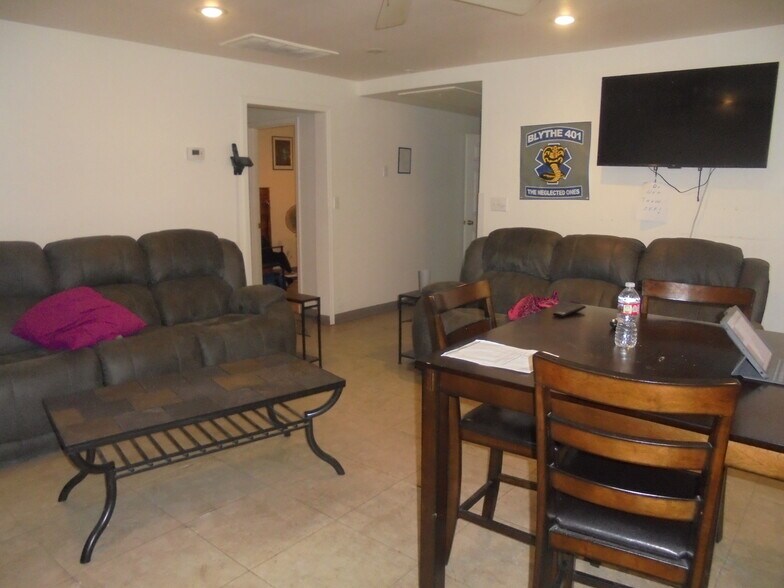 More Photos Of 127 S 1st St, Blythe Flex For Sale