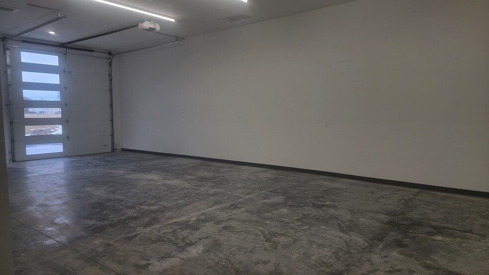 More Photos Of 21 Meridian Ct, Kalispell Light Distribution For Lease
