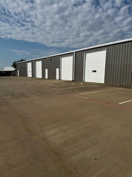 More Photos Of 111 Industrial Blvd, Mansfield Warehouse For Lease