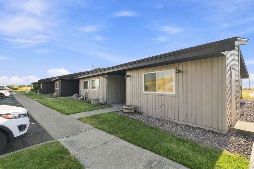 More Photos Of 540 N Madison St, Tekoa Apartments For Sale