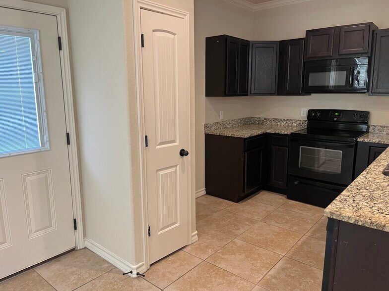 More Photos Of 7014 Donovan Way, San Antonio Apartments For Sale
