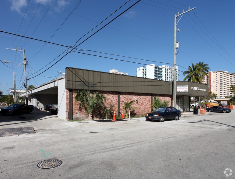 More Photos Of 3230-3290 NE 32nd St, Fort Lauderdale Storefront For Lease
