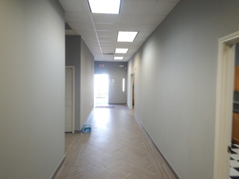 More Photos Of 6530 Supply Row, Houston Warehouse For Lease