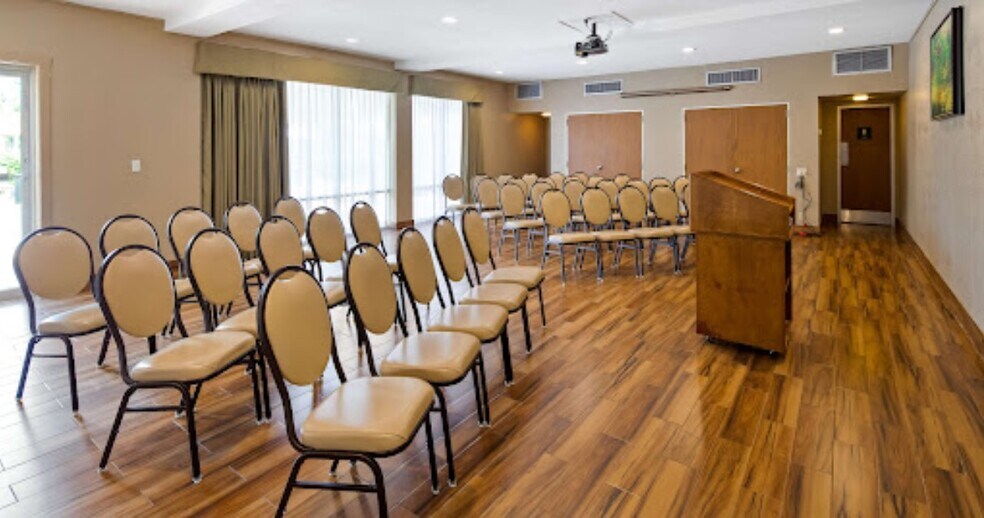 More Photos Of 2014 W Colonial Dr, Orlando Hotel For Sale