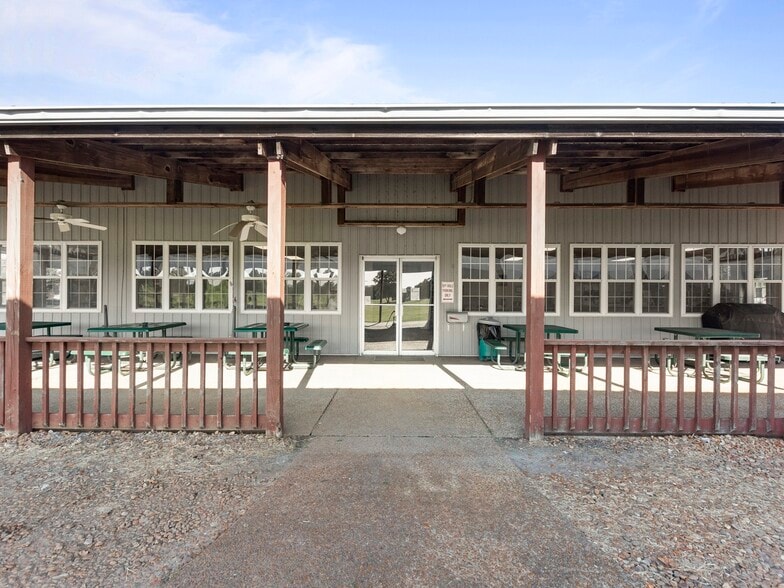 More Photos Of 3500 Kingshighway, East Saint Louis Golf Course Driving Range For Sale