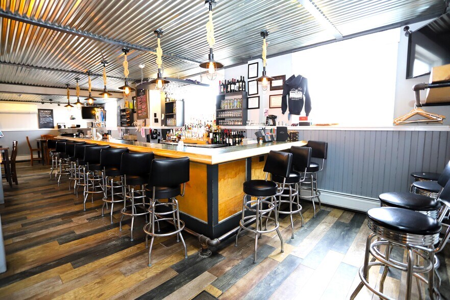 More Photos Of 138 Cross St, Brighton Hotel For Sale