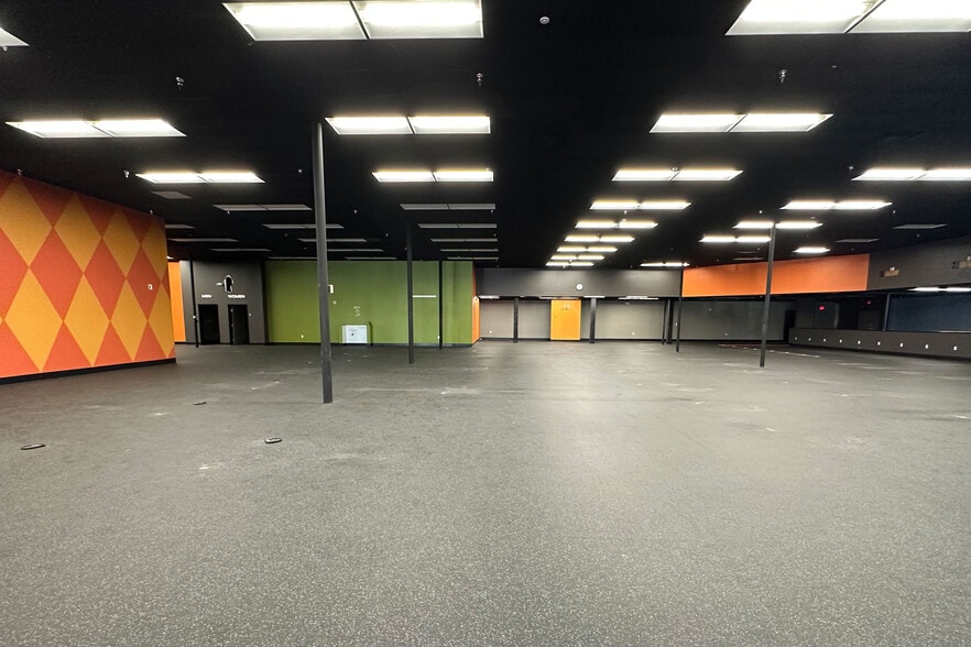 More Photos Of 2810 Zinfandel Dr, Rancho Cordova General Retail For Sale