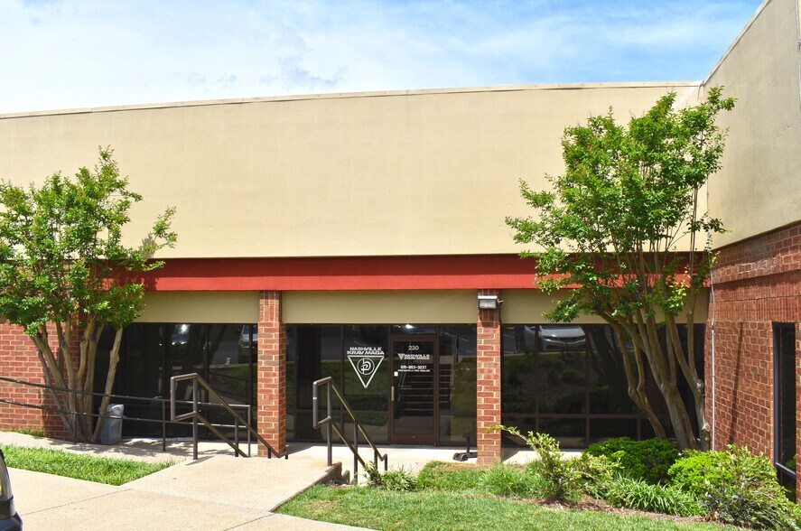 More Photos Of 820 Fesslers Pky, Nashville Light Distribution For Lease