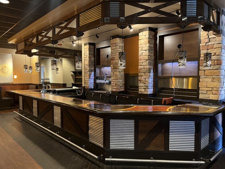 More Photos Of 7207 S Tamiami Trl, Sarasota Restaurant For Lease