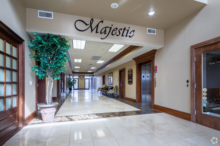 More Photos Of 997 Governors Ln, Lexington Office For Lease