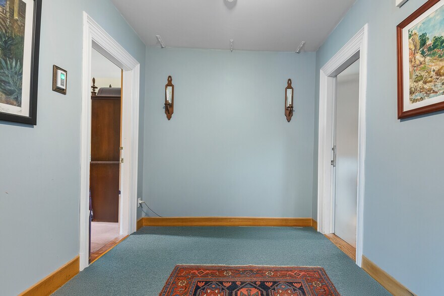 More Photos Of 32 Maple St, Andover Hospitality For Sale