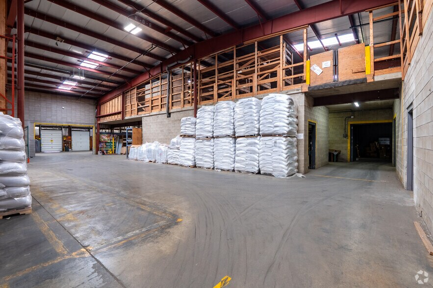 More Photos Of 2919 Packers Ave, Madison Warehouse For Lease