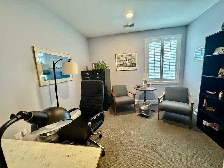 More Photos Of 3047 E Main Rd, Portsmouth Medical For Lease