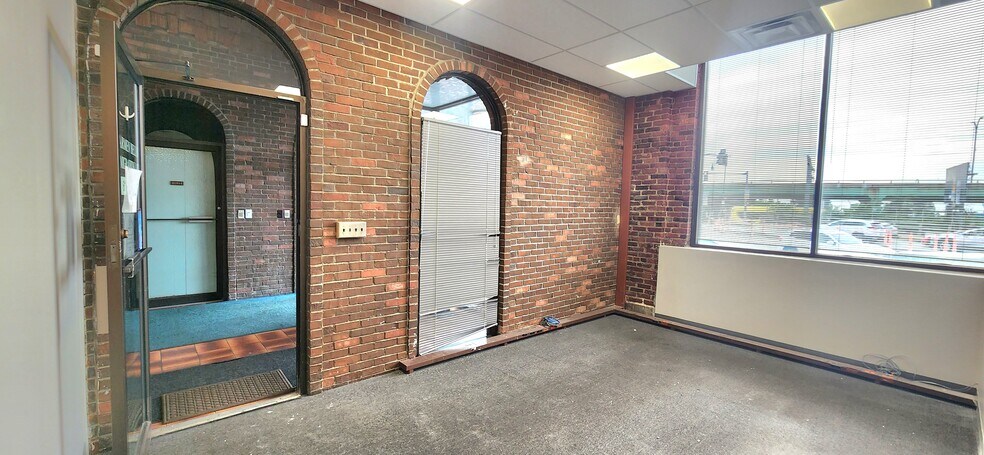 More Photos Of 464 Bremen St, East Boston Freestanding For Lease