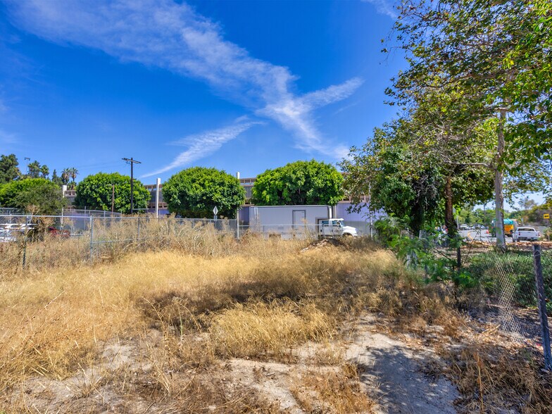 More Photos Of 1014 Bartlett St, Los Angeles Land For Sale