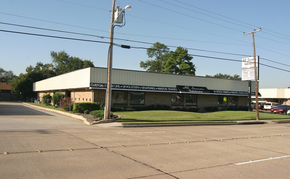 Primary Photo Of 3212 W Park Row Dr, Pantego Freestanding For Sale