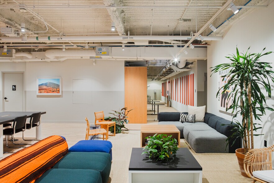 More Photos Of 222 S Riverside Plz, Chicago Coworking Space