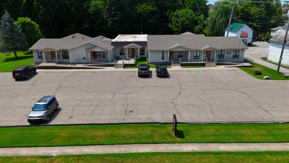 More Photos Of 131 Lewis Ave, Circleville Office For Sale