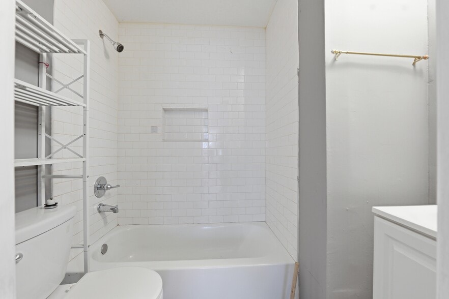 More Photos Of 200 Madison Ave, Perth Amboy Apartments For Sale