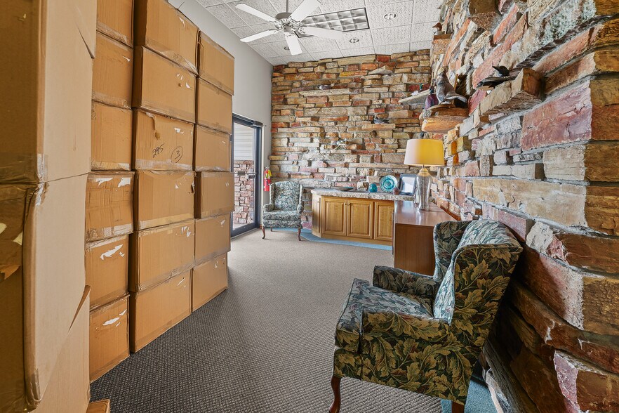 More Photos Of 1828 Park Ave, New Holstein Light Distribution For Sale