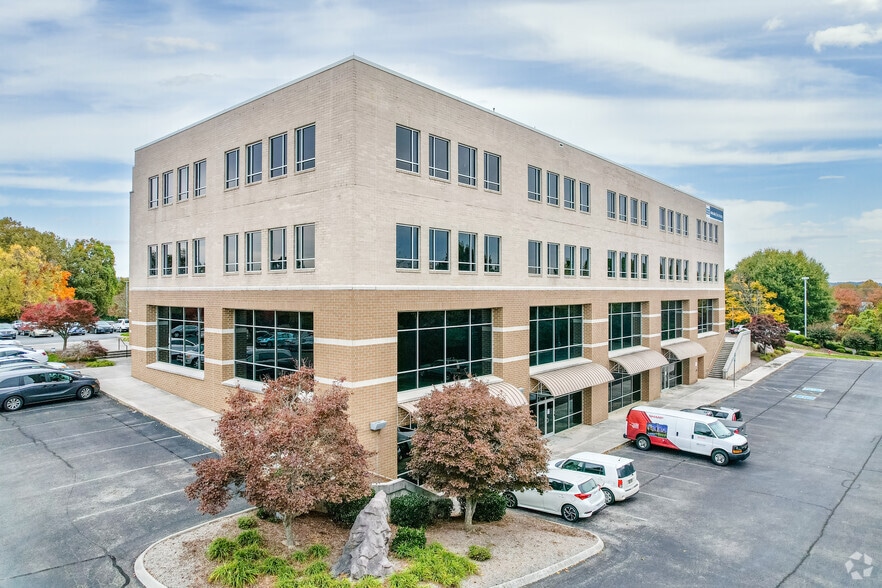 More Photos Of 410 N Cedar Bluff Rd, Knoxville Office For Lease