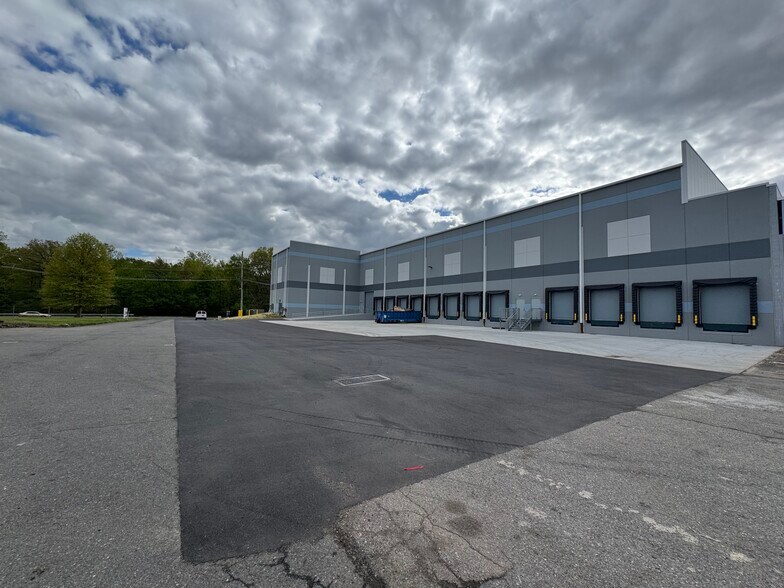 Primary Photo Of 140 Circle Dr N, Piscataway Manufacturing For Lease