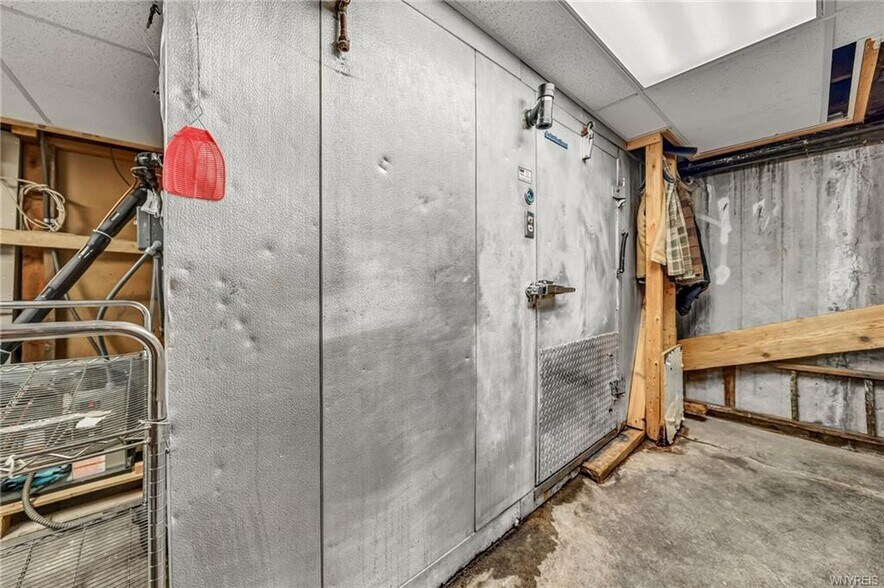 More Photos Of 3019 Pine Ave, Niagara Falls Restaurant For Sale