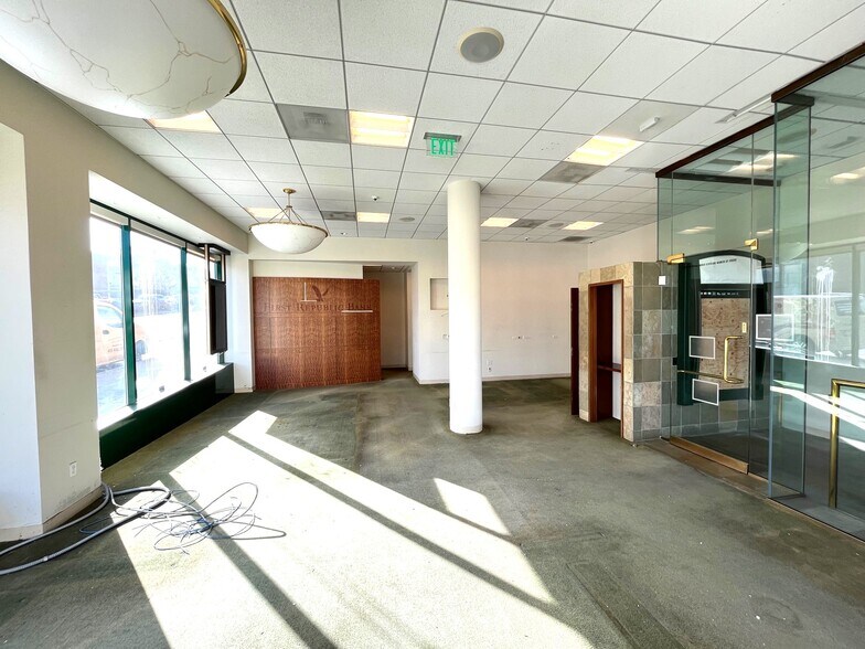 Primary Photo Of 1809 Irving St, San Francisco Bank For Lease