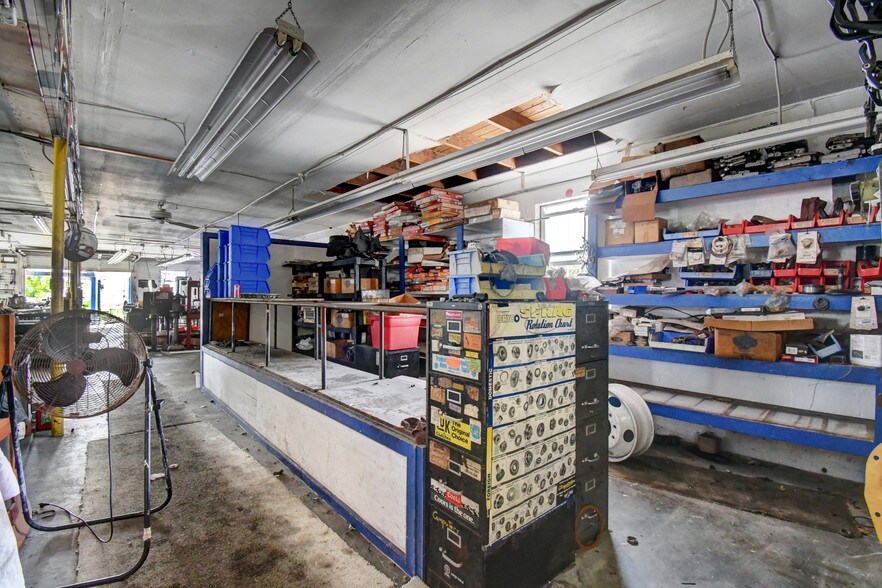 More Photos Of 502 NE 3rd St, Boynton Beach Auto Repair For Sale