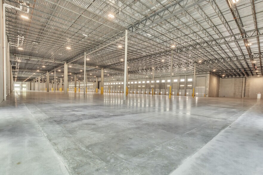 More Photos Of 6505 NW 167th St, Hialeah Unknown For Lease