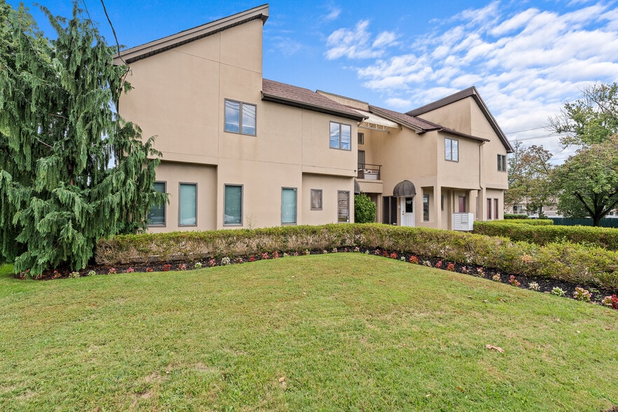 More Photos Of 4546 Hylan Blvd, Staten Island Medical For Sale