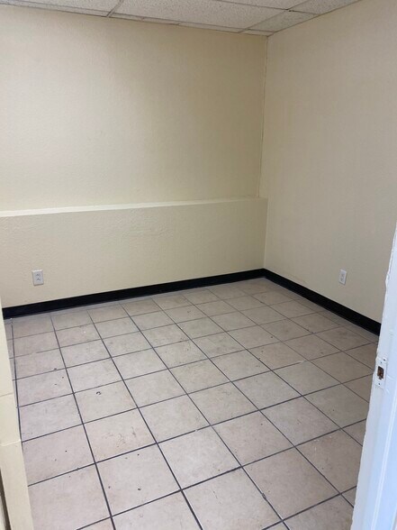 More Photos Of 943 Imperial Ave, Calexico Storefront Retail Office For Lease