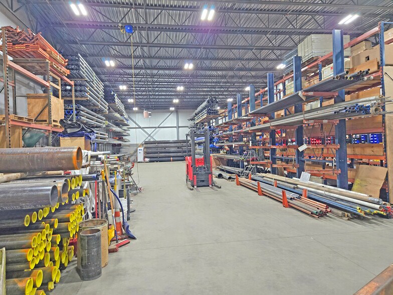 More Photos Of 100 West Rd, Portsmouth Warehouse For Lease