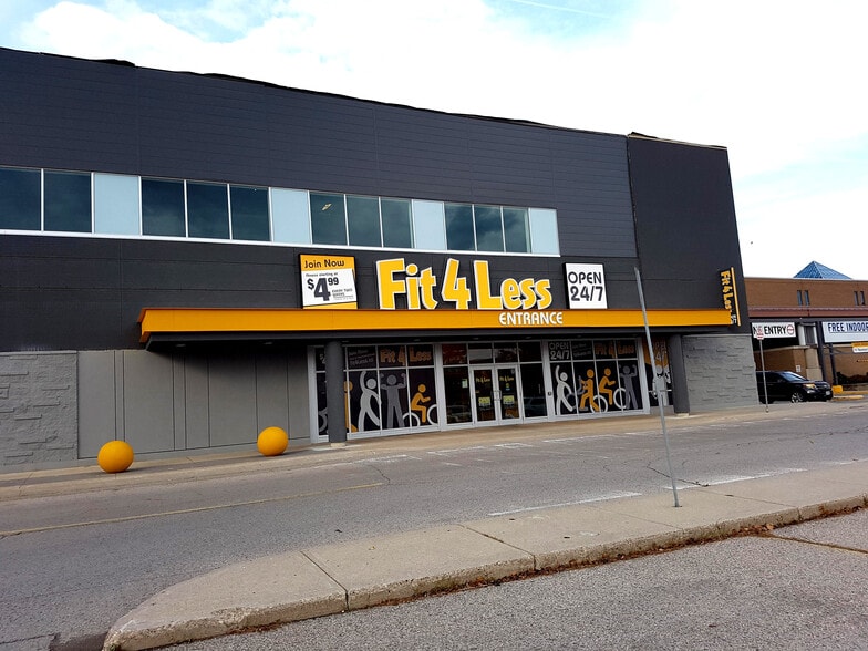 More Photos Of 785 Wonderland Rd S, London Freestanding For Lease