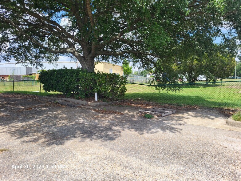 More Photos Of 3525 Russell Rd, Marianna Daycare Center For Sale