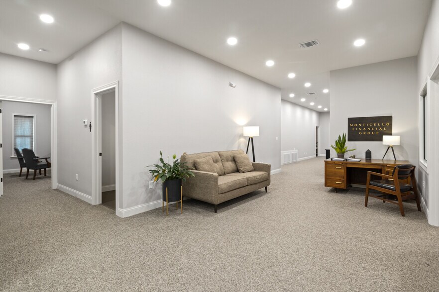 More Photos Of 107 E 11th St, Mount Pleasant Office For Sale